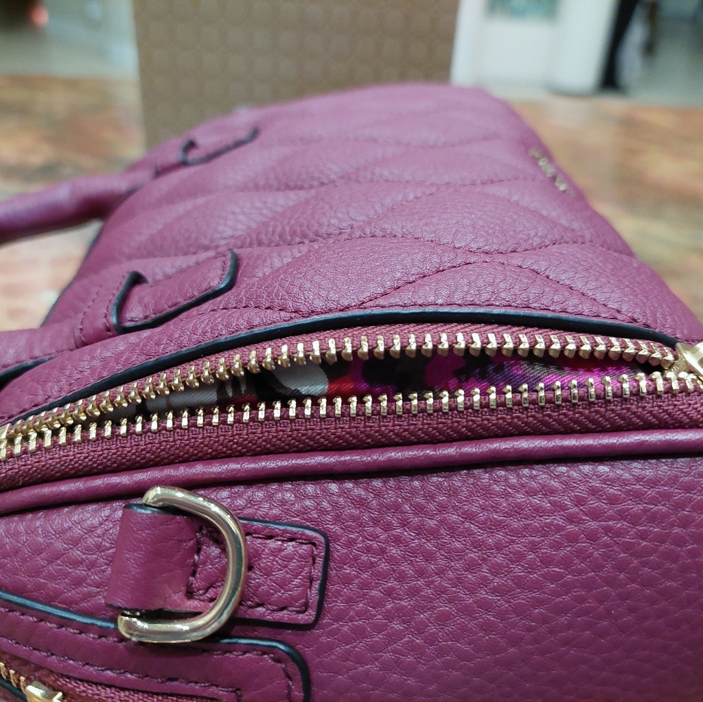 Vera Bradley Leather Purse Preowned Excellent Condition - Picture 4 of 8